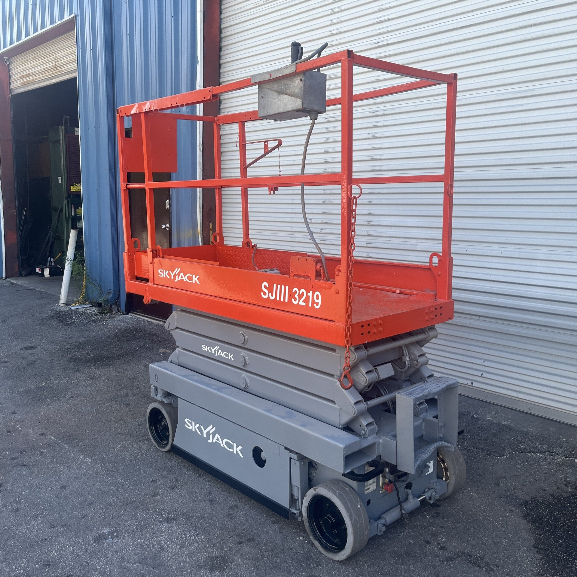 2011 SkyJack SJIII-3226 26'H Electric Scissor Lift Manlift Aerial Work Platform