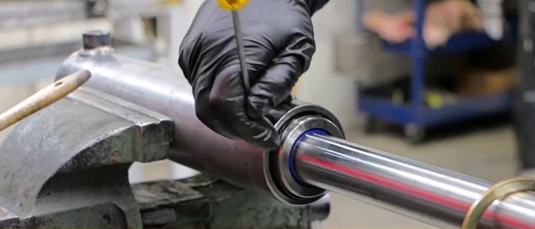 Forklift Cylinder Rod Leak